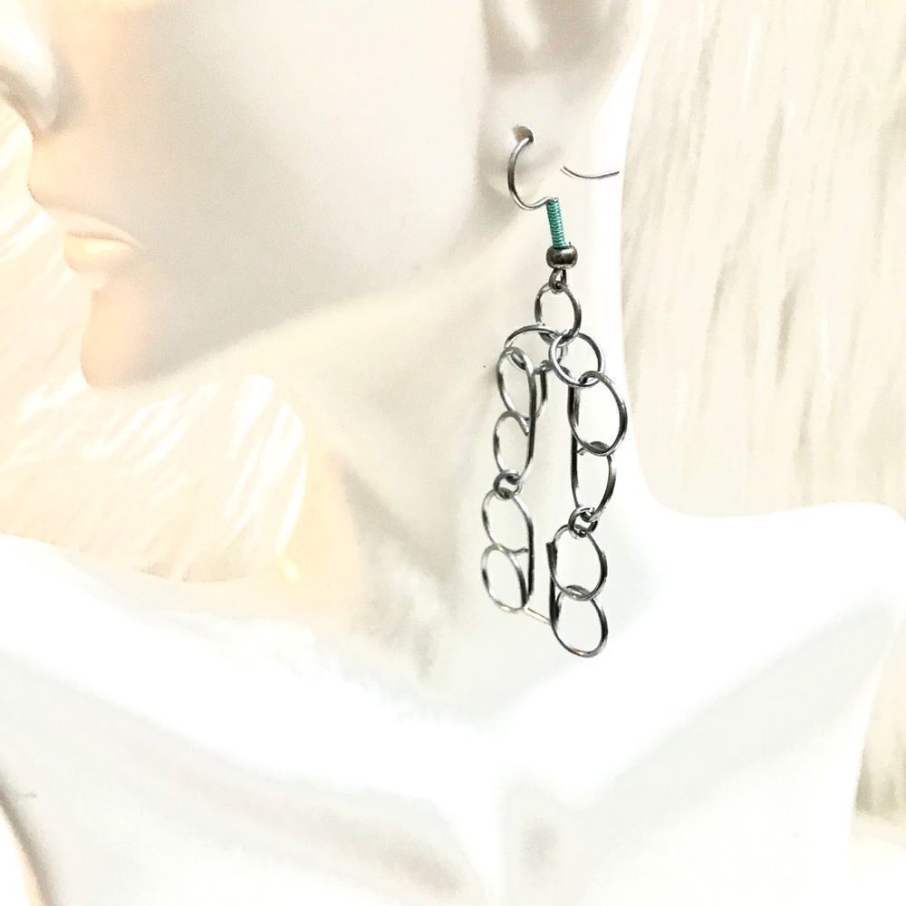 Wire hoop earrings 